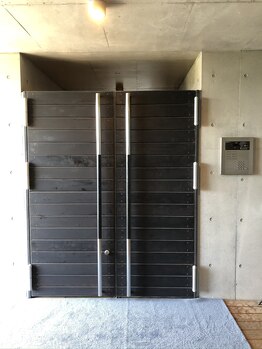 ナーズ アイラッシュ アンド アイブロウ バイ メディカルサロン(NAZ)/南青山の閑静な場所にあります。