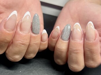 細フレンチネイル