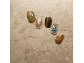 シルニー リム(Silny rim)/アシンメトリーニュアンスネイル