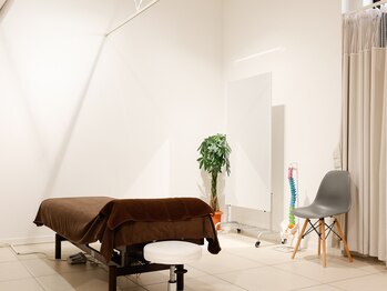 陽だまり整体院/清潔感のある施術室