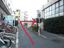 りらく整体 あおば/低い坂道を進んで右側です