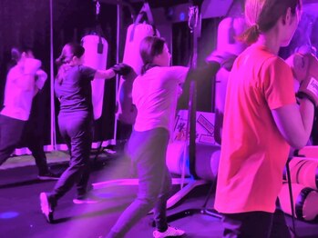 ヘラクライズフィットネス(HERCULIZE FITNESS)/暗闇フィットネス
