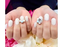 アイリッシュネイル 久屋大通店(Irish Nail)/ホワイト×ビジュー盛り