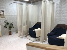 アイラッシュサロン ブラン つくば店(Blanc)の雰囲気（ふかふかのソファーベッドでゆったり過ごせます。）