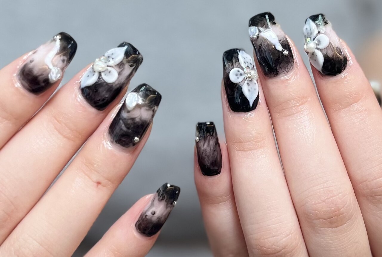2026年冬トレンド】ブラック フラワーのネイルデザイン集｜人気順｜3