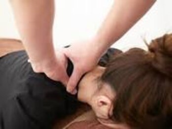 リラクゼーション ヒカリエ/辛い肩こりにもみほぐし