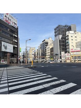 ドクターヘッド 四谷店(Dr.HEAD)/四谷警察署四谷見附交番前交差点