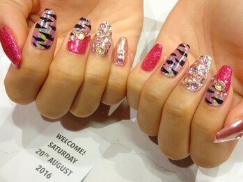 キャミ ネイル(CAMMY NAIL)/キラキラゼブラネイル