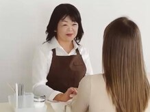 ピンクのラナンキュラス/施術中