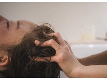 日頃の疲れを癒す"極上ヘッドキュア"を是非ご体験下さい。