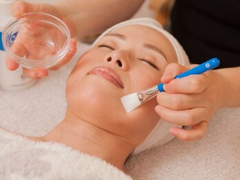 グリーナリー エスト(Greenery est)の写真/【結果重視の肌質改善】乾燥・ほうれい線・シワたるみに。潤いとエイジングケアに効果的な成分を与えます◎