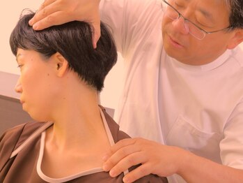 ユリシード 東京本院(Ulyseeed)の写真/【揉んでも改善されない首・肩こり】原因は全身の歪みかも。4万人が選んだ根本改善整体！