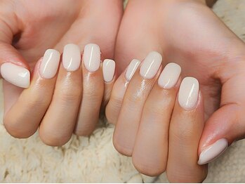 ミリ(mili)/ラメ入りホワイトでワンカラー