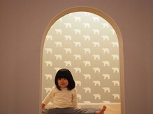 ハル 香芝院(haru)の雰囲気（◆2種類のキッズスペース◆お子様も楽しんでお待ちいただけます）