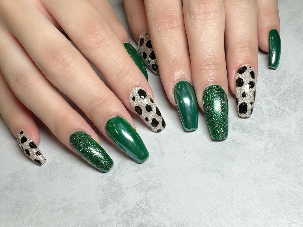 2025年春トレンド】牛柄のネイルデザイン集｜人気順｜ホットペッパー  