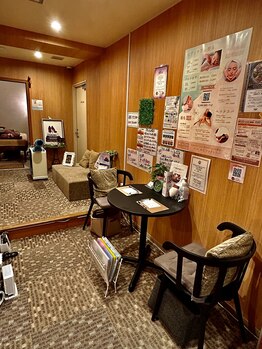 エピファクトリー/店内風景　広々とした店内