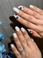 皇ネイル(皇Nail)&nbsp;黒な花を、ポイントに可愛くみせるアートシンプルアート