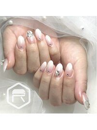 白グラデーションネイル