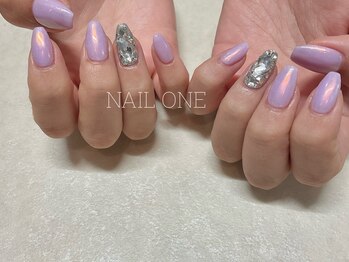 ワンカラー＋敷き詰めネイル