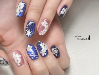 ラドール(La Dhole)/手書きお花ネイル