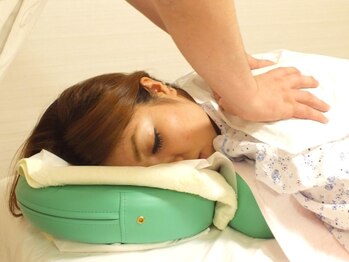 長寿堂 東洋整体院/肩の凝りをほぐします