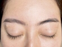 眉毛メニュー有♪毛量調整で垢抜け♪(右:調整前/左:毛量調整後)