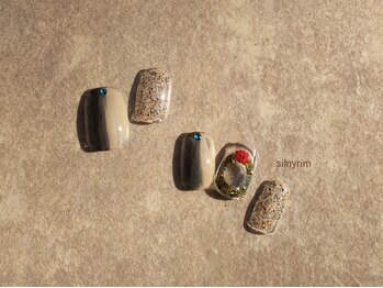 シルニー リム(Silny rim)/アシンメトリーニュアンスネイル