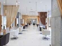 サローネサンク(SALONE CINQ)の雰囲気（美容室の一番奥です♪ゆったりソファーでお寛ぎ頂けます）