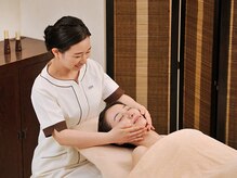 『クレンジング＆オイルトリートメント』顔～肩・首・デコルテまでほぐし、血行を促進