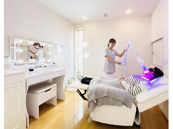 ホワイトニングビューティー 市川妙典店/ホワイトニング風景