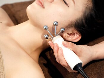 フェイスビューティ(Face beauty)の写真/年齢と共に現れるエイジングケアもお任せ！丁寧なカウンセリング×高技術でほうれい線やたるみを改善☆
