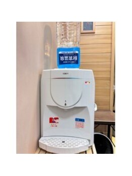 ウェルネス アンド 健康体験サロン/財宝温泉で水分補給