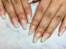 ホワイトグラデーションネイル