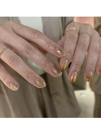 ベージュピンク　ミラーネイル