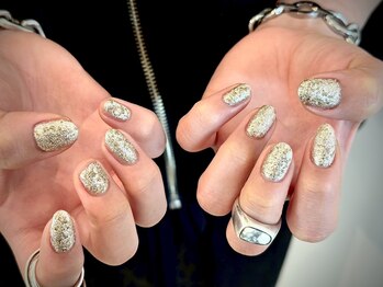 ヌル ネイル 堀江(NURU NAIL HORIE)/ひと癖ゴールドワンカラー☆