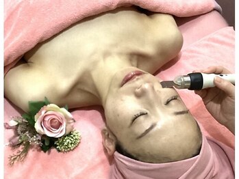 ユーアンドミー(You&Me)の写真/毛穴の奥まで徹底ケアして、ハリツヤ・透明感あふれる美白肌へ♪プロの毛穴ケアで美肌を手に入れませんか？