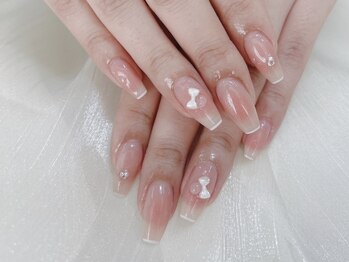 細フレンチワンホンチークネイル