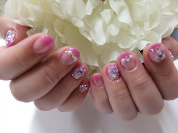 ネイルサロンミキ 横浜(MIKI)/大人気手描きグラデ色フラワー3D