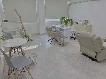 nail salon l SEED.の写真/《完全個室のプライベートサロン》ご予約時間はあなただけの時間*周りを気にせずネイルが楽しめる◎