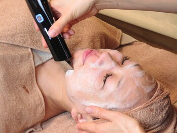 ナチュラルプラス(Natural+)/【11】 フェイシャルの様子