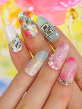 カラーズ 浜松店(colors)/涼しげキラキラネイル(*^-^*)