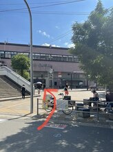 ノア 高槻店(NOR)/９、三井住友銀行を右阪急方面へ