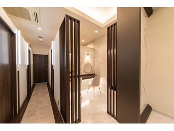 レイ 大名福岡店(Rey)/眉毛/【店内】全部屋完全個室