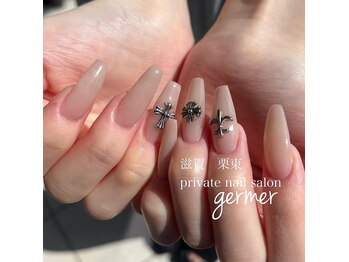 ナチュラルカラーに流行のパーツ