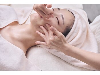 フルールドゥスリジェール(Fleurs de Cerisier)/リフトアップ小顔矯正術