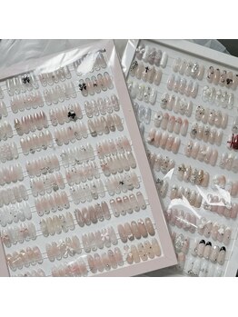 アジュールネイル 名古屋栄店(AzurNail)の写真/1000色以上のカラーバリエーション！スタッズ・ストーンも豊富♪ニュアンスやこだわりデザインもお任せを☆