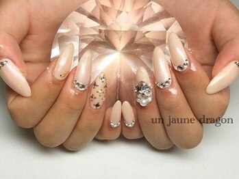 アン ジョーヌドラゴ/キラキラ☆ベージュネイル