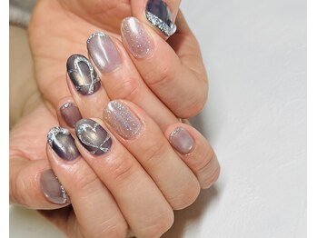 カイヤナイト(Nail Salon Kyanite)/手描きハートデザイン♪
