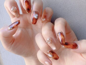 アモ ネイル(Amo NAIL)の写真/あなたの理想のネイルデザインが叶う♪持ち込みアート対応可能◎トレンドカラー＆パーツも種類豊富☆