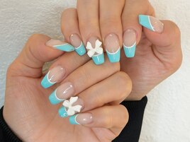 ティファニーブルーネイル